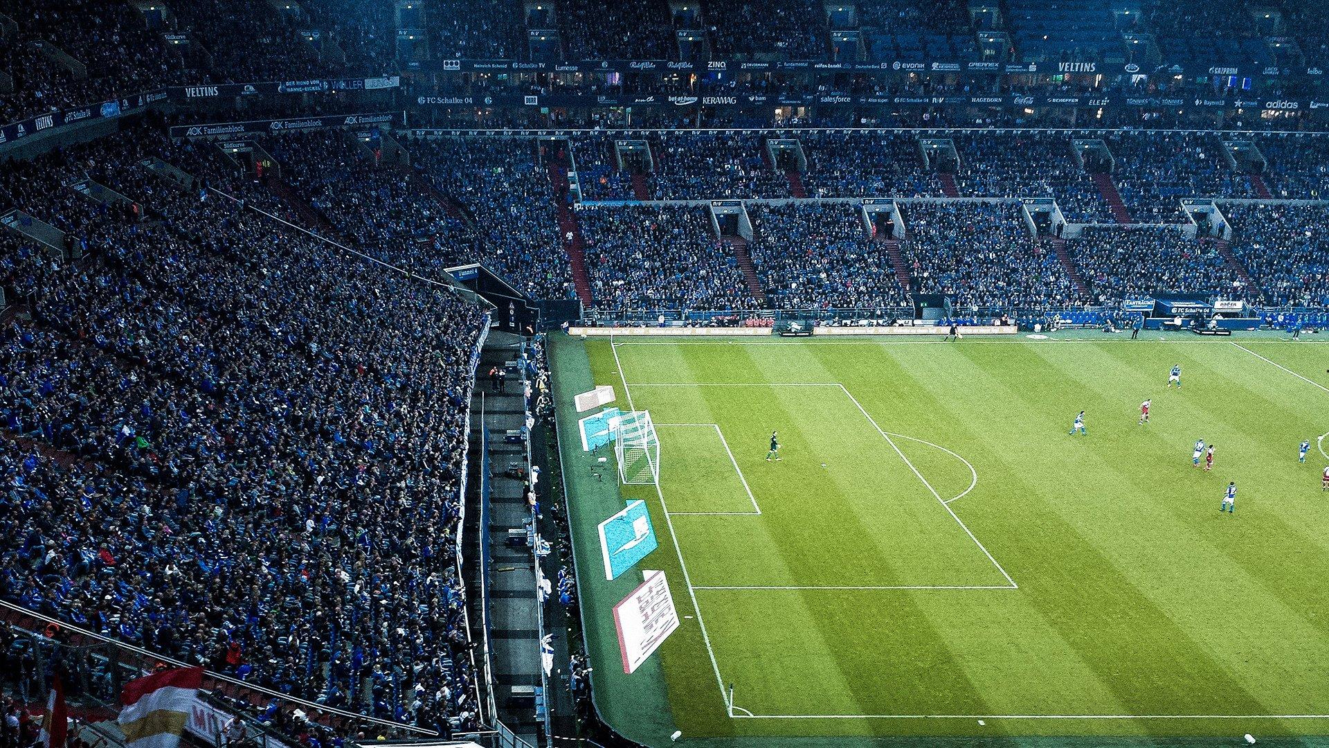 皇家马德里与巴塞罗那上演巅峰对决，西甲冠军悬念再起：中国问鼎娱乐